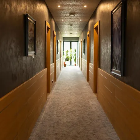 호텔 Gazda Hotel&restaurant - Self Chek-in Jesenice (Prague-West)